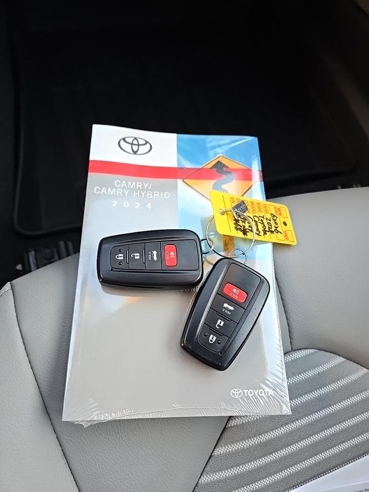 2024 Toyota Camry Hybrid SE FWD