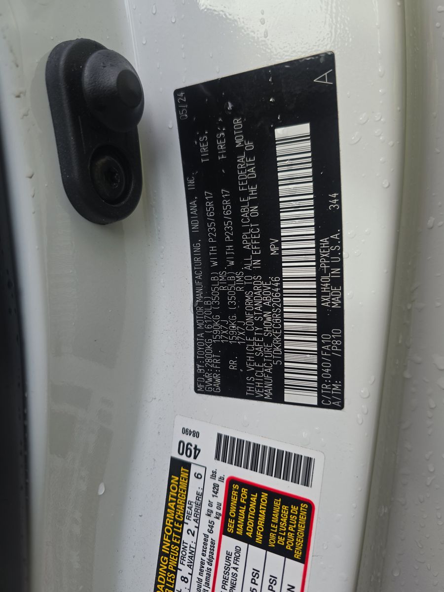 2024 Toyota Sienna LE FWD