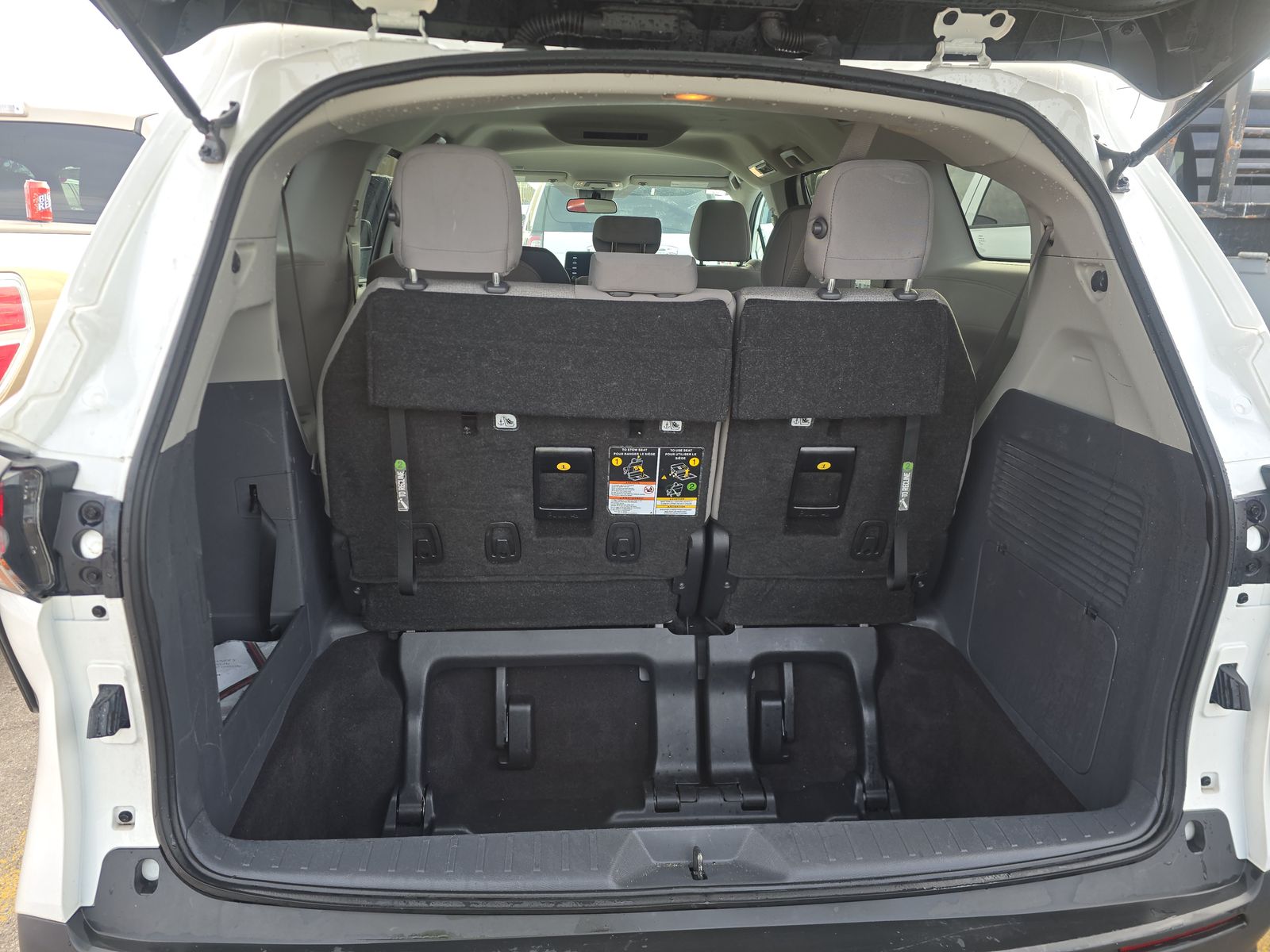 2024 Toyota Sienna LE FWD