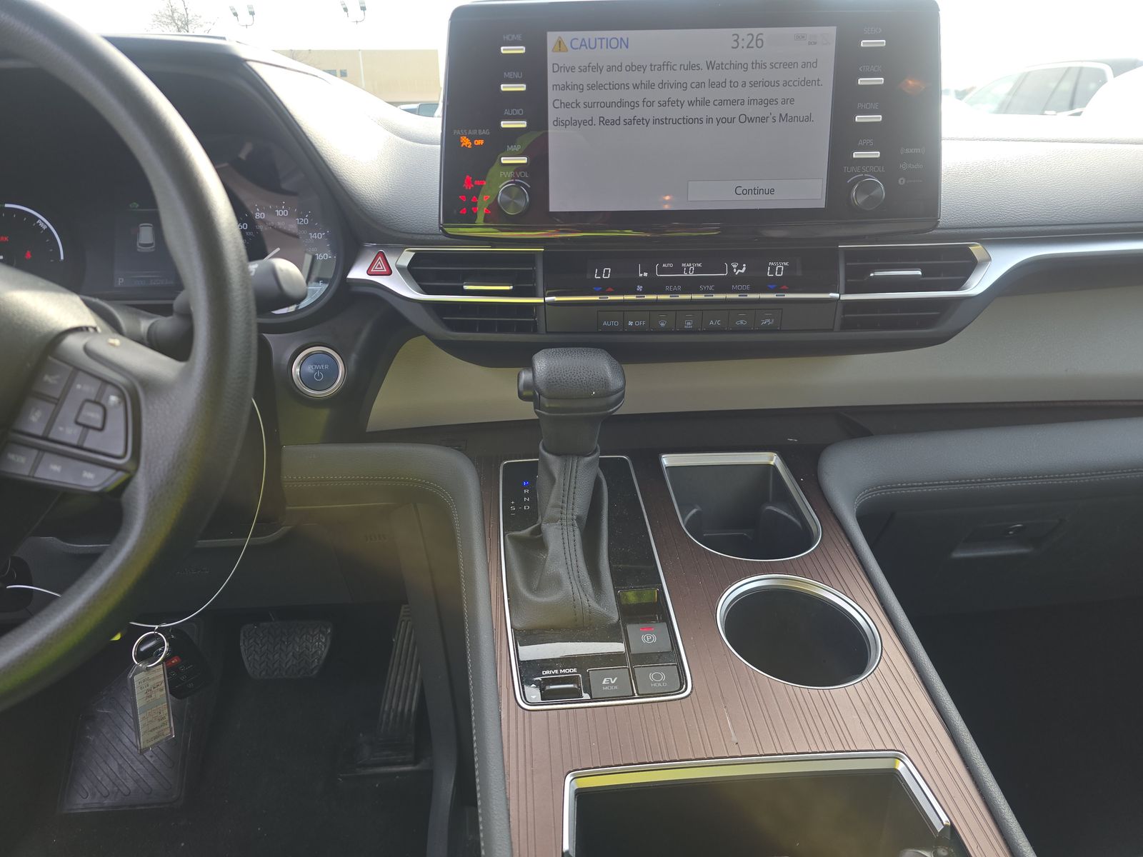 2024 Toyota Sienna LE FWD