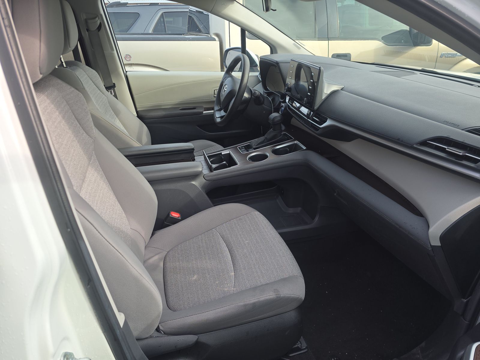 2024 Toyota Sienna LE FWD