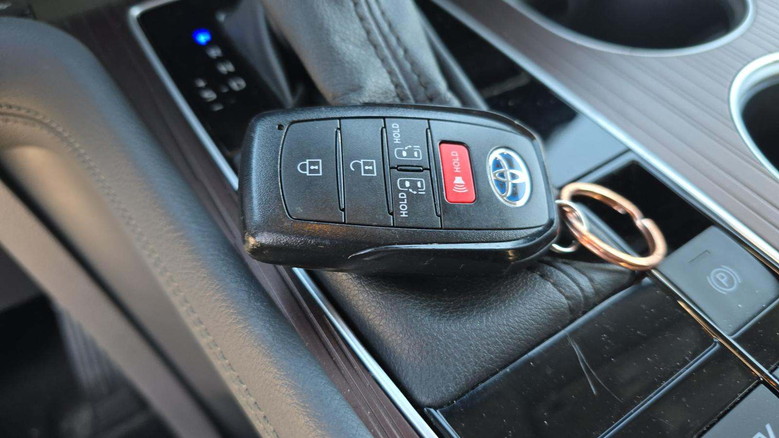 2024 Toyota Sienna LE FWD