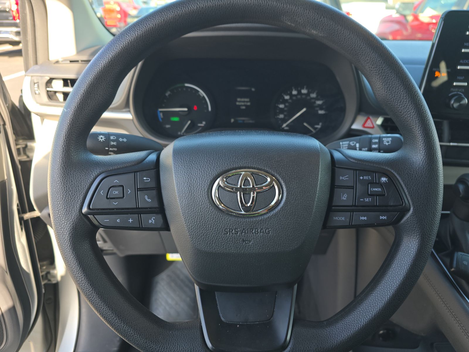 2024 Toyota Sienna LE FWD