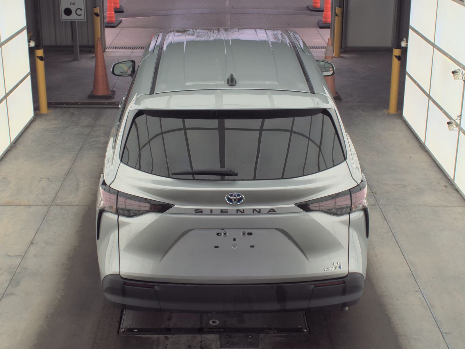 2024 Toyota Sienna LE FWD