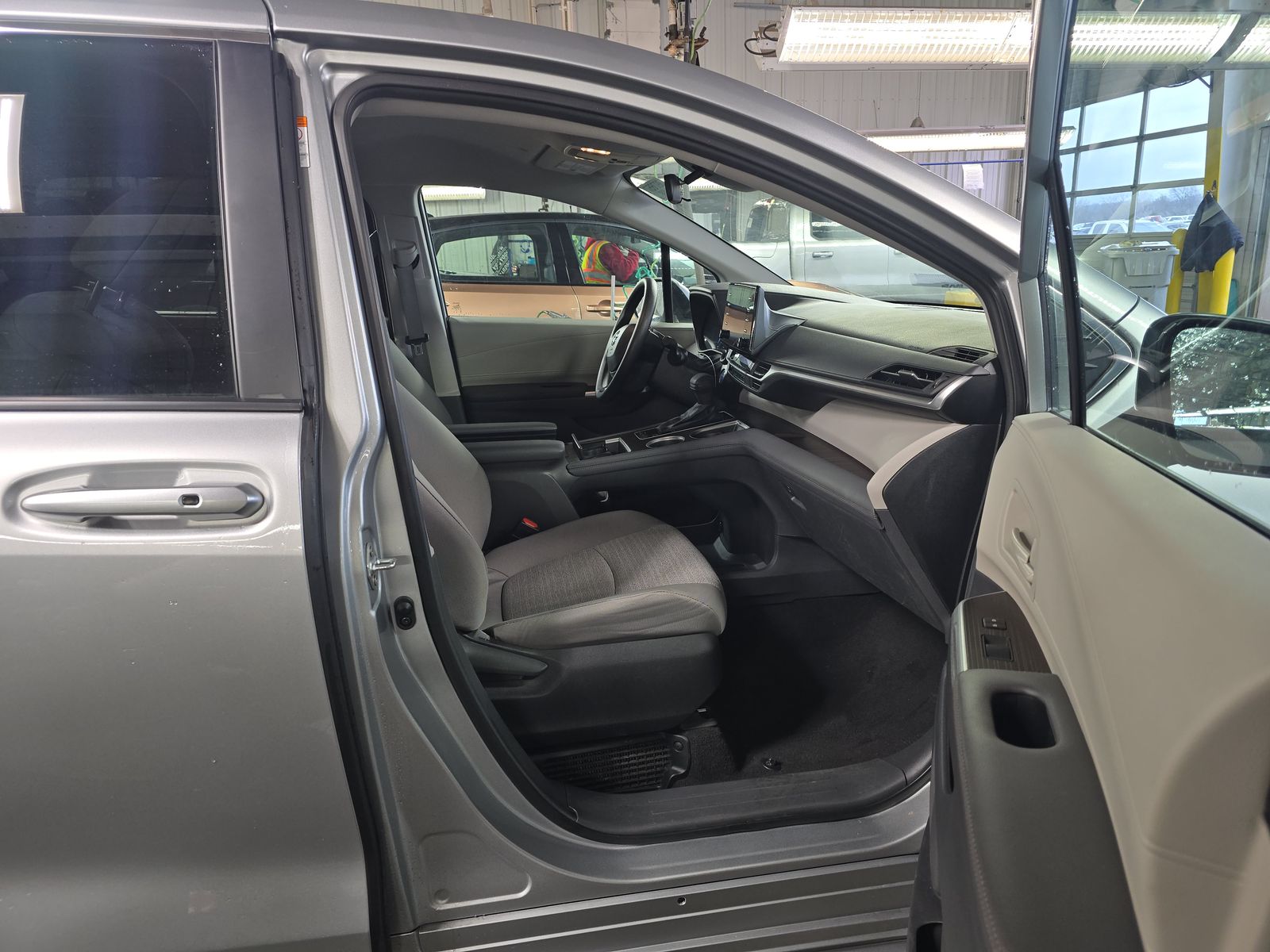 2024 Toyota Sienna LE FWD