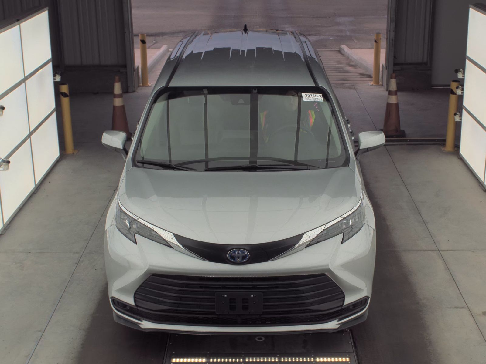 2024 Toyota Sienna LE FWD