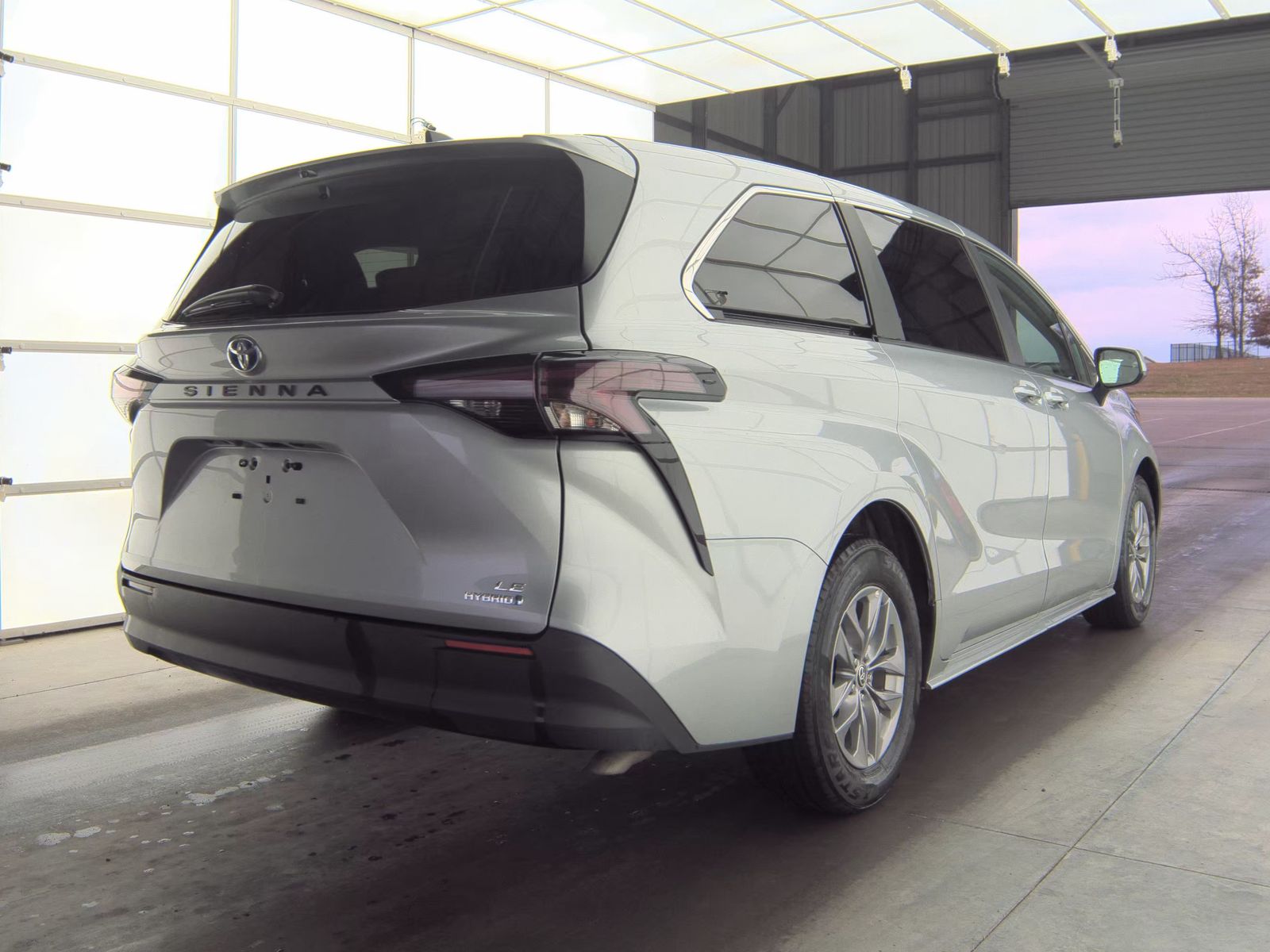 2024 Toyota Sienna LE FWD