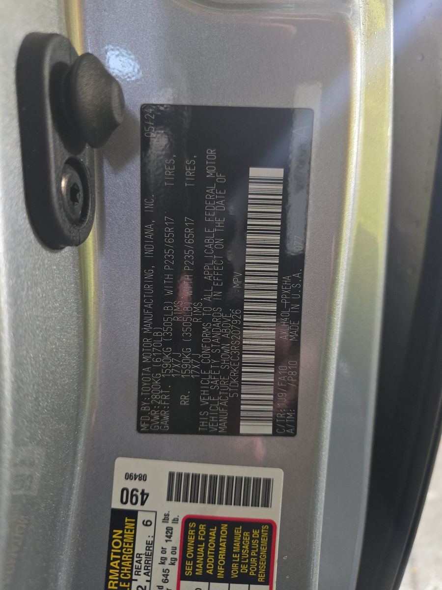 2024 Toyota Sienna LE FWD