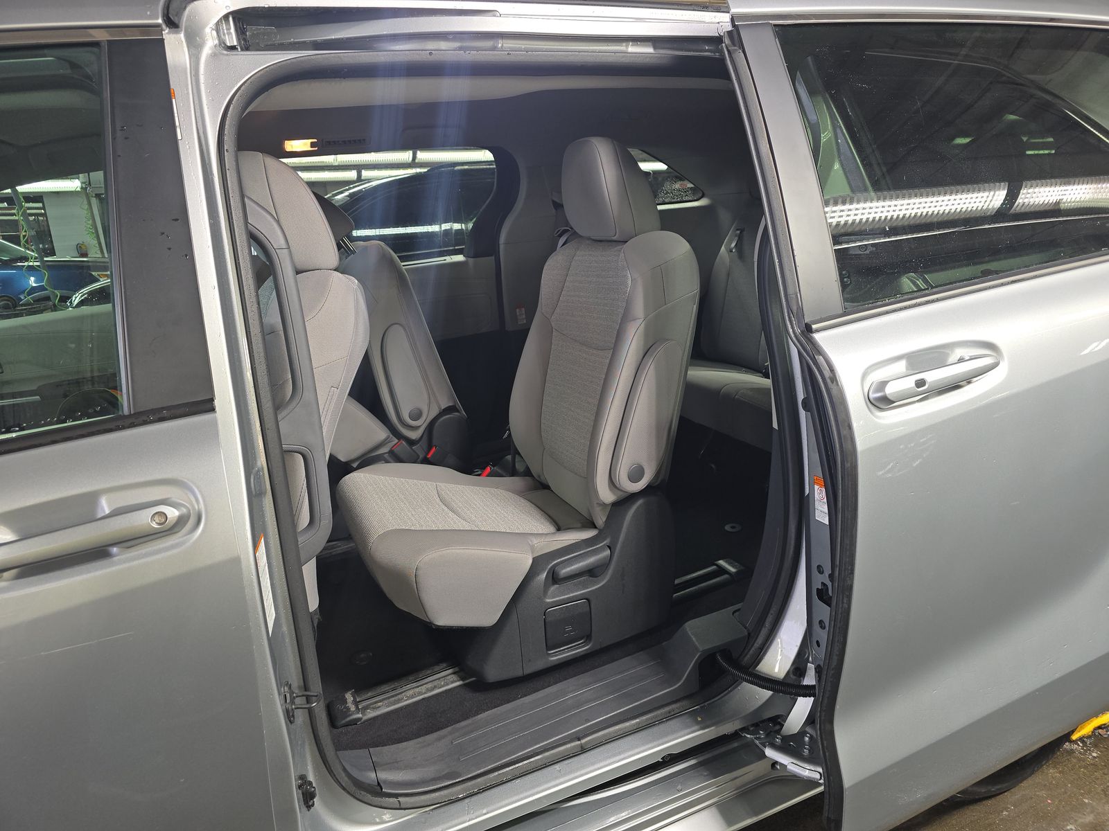 2024 Toyota Sienna LE FWD