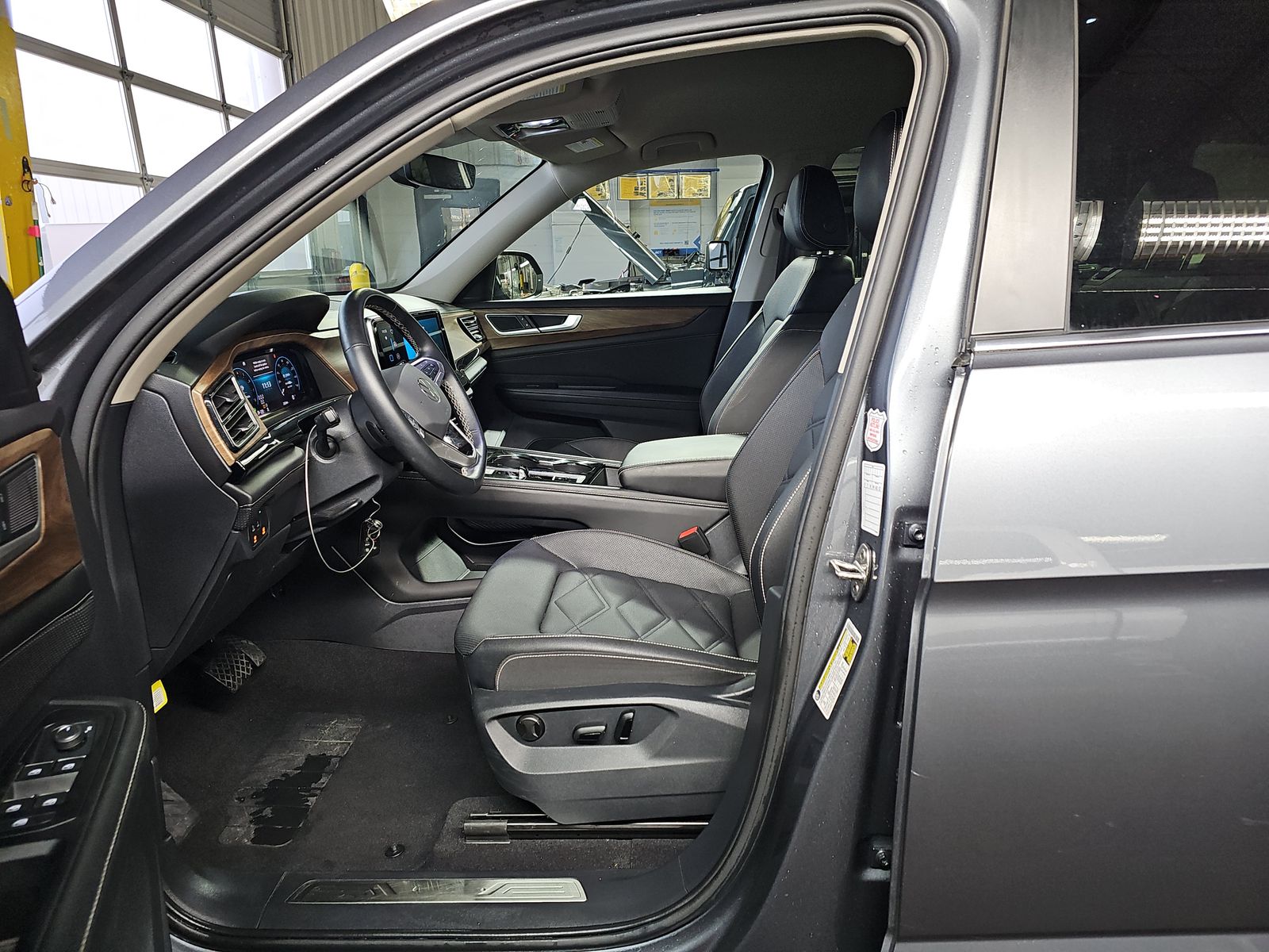 2025 Volkswagen Atlas 2.0T SE FWD