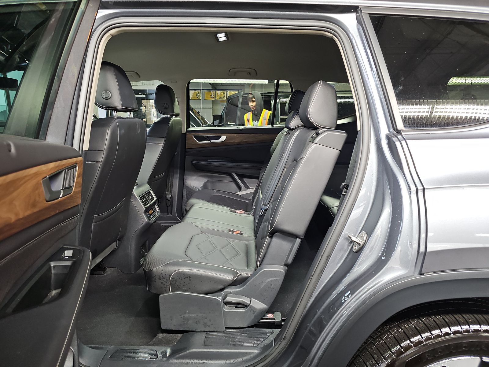 2025 Volkswagen Atlas 2.0T SE FWD