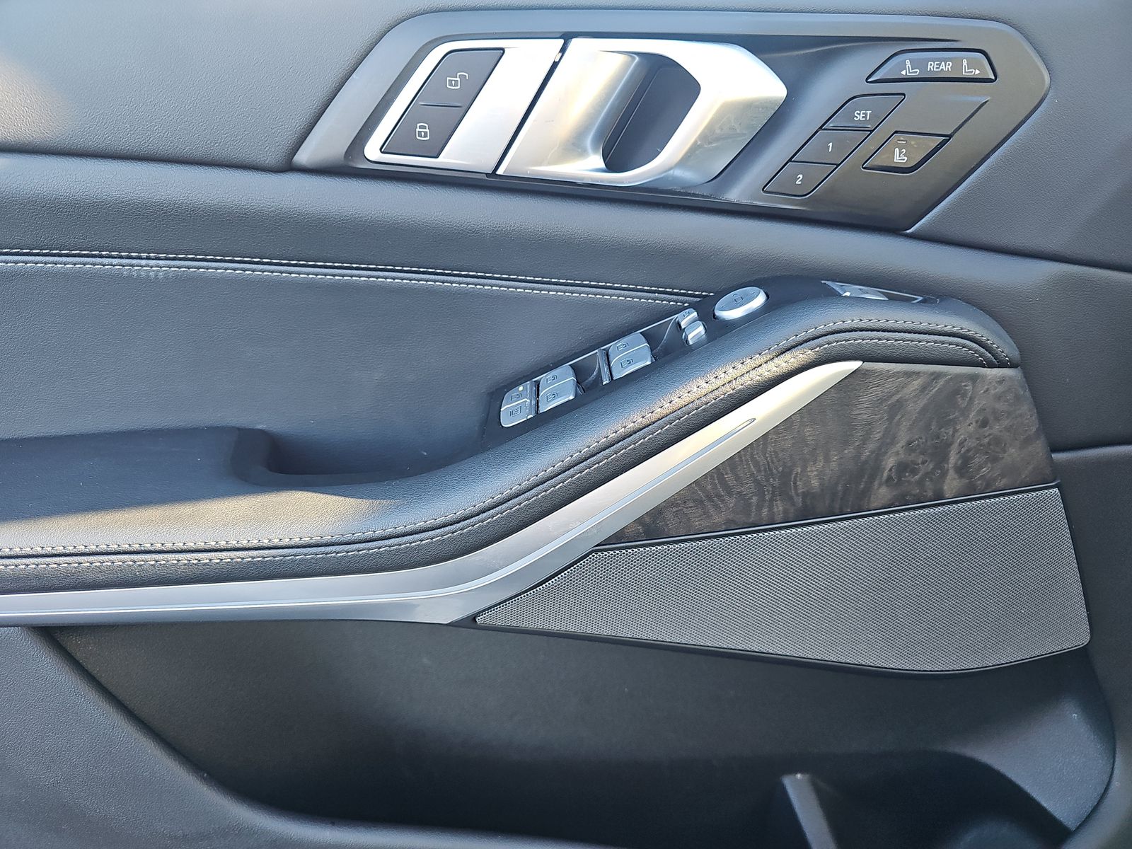 2025 BMW X7 xDrive40i AWD