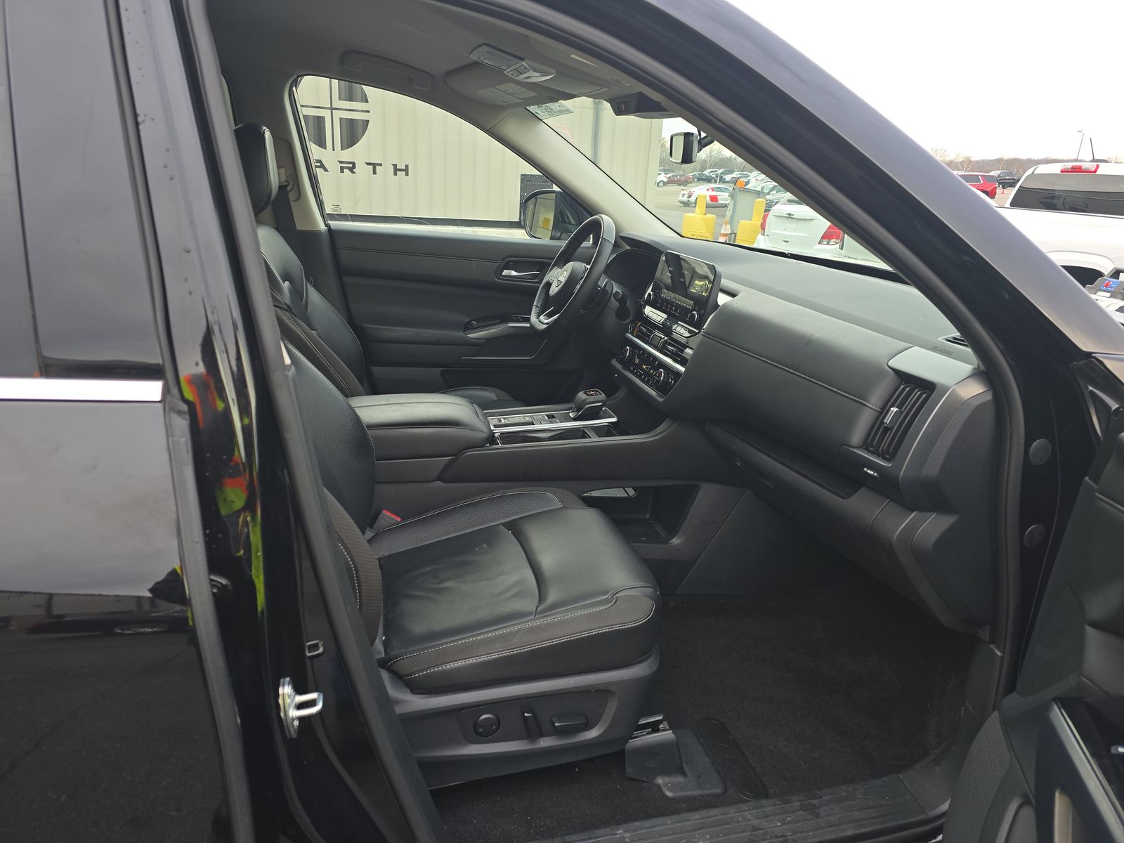 2024 Nissan Pathfinder SL FWD