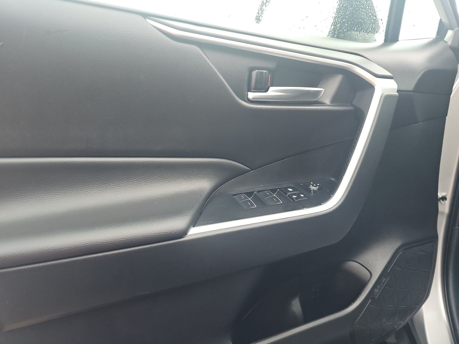 2024 Toyota RAV4 XLE FWD