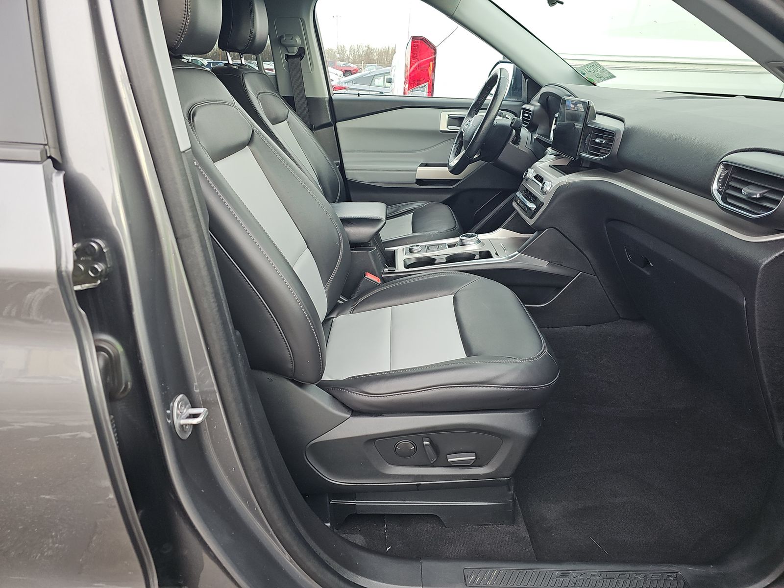 2023 Ford Explorer XLT AWD