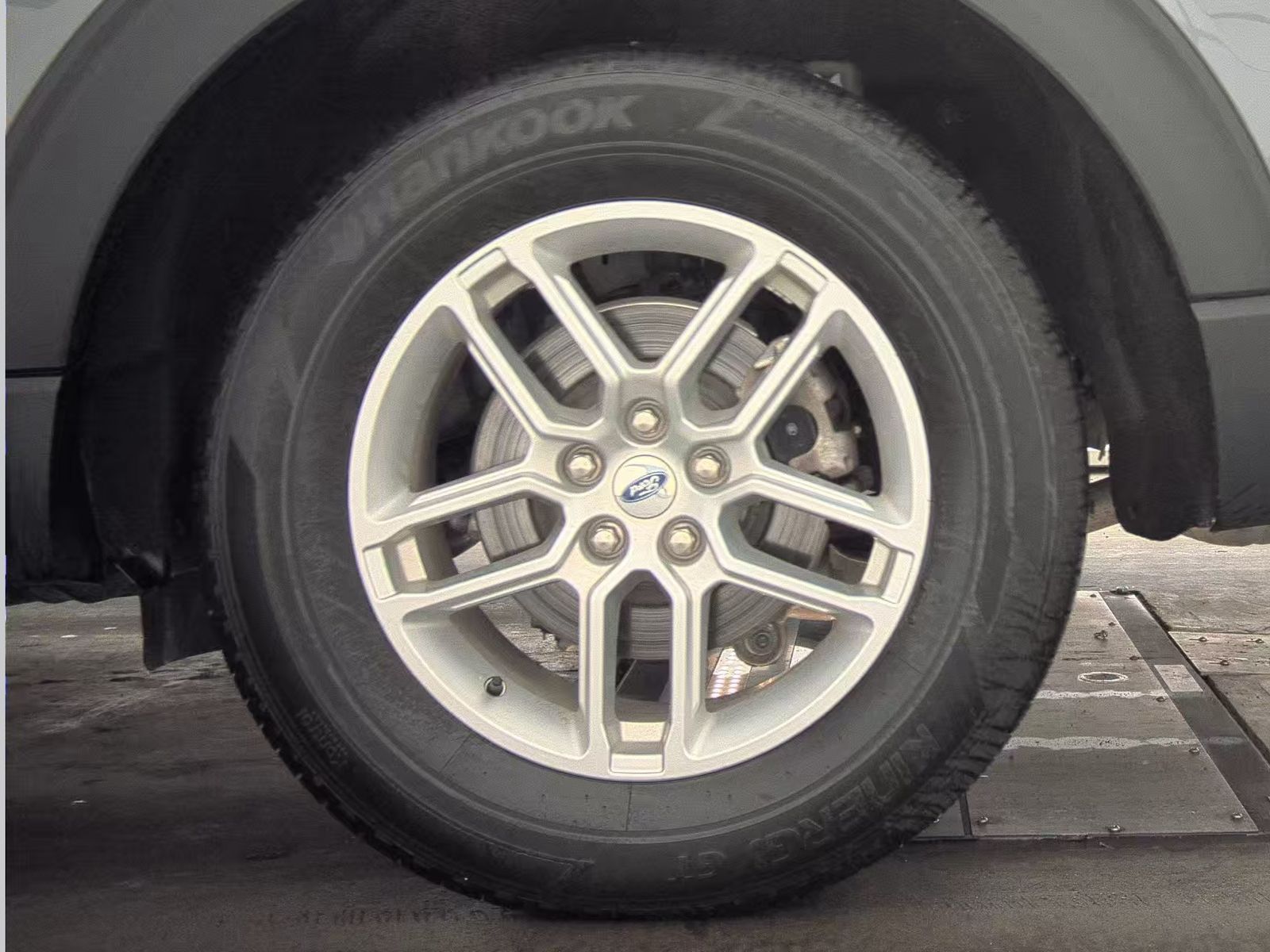 2025 Ford Explorer Active AWD