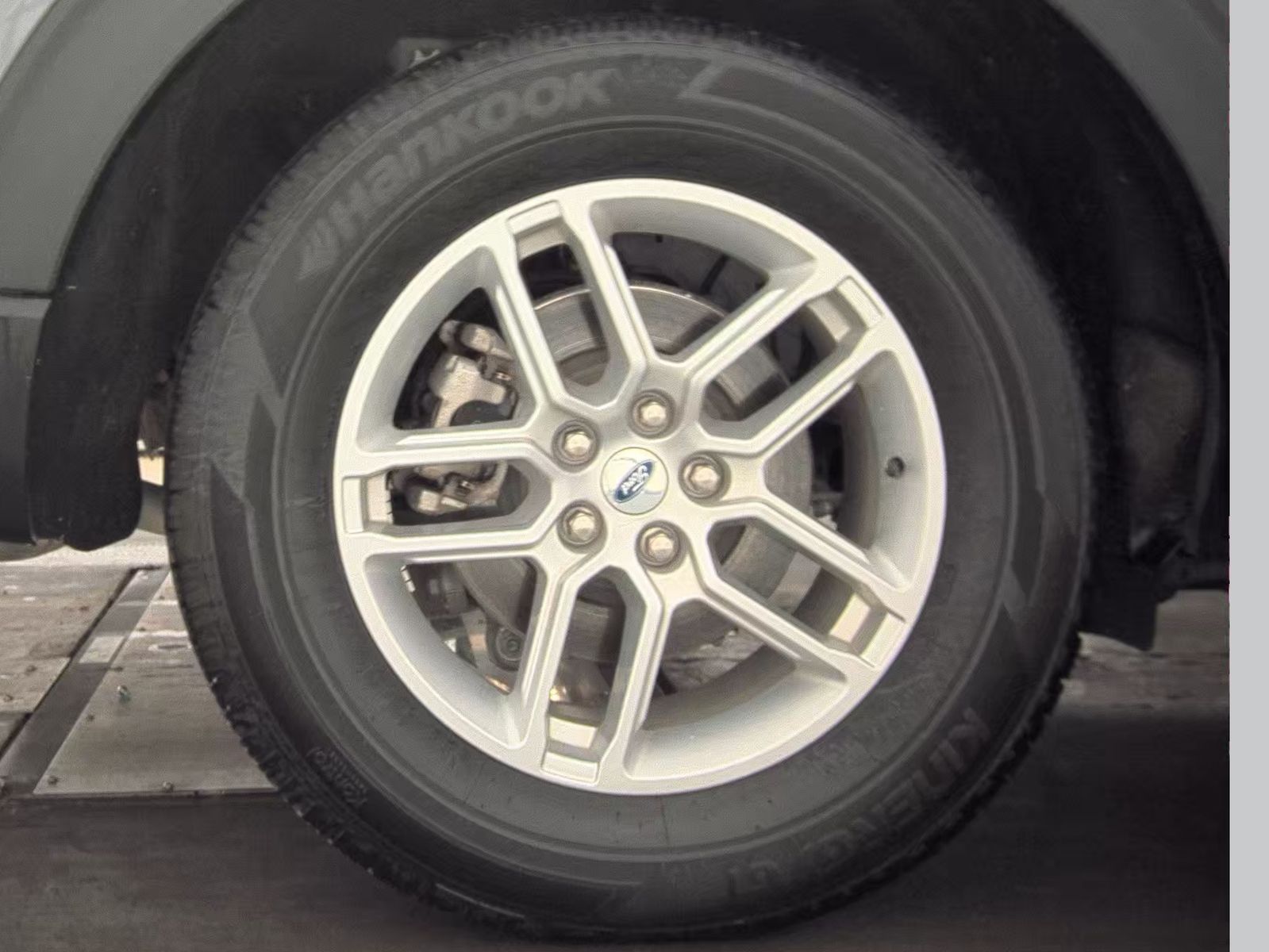 2025 Ford Explorer Active AWD