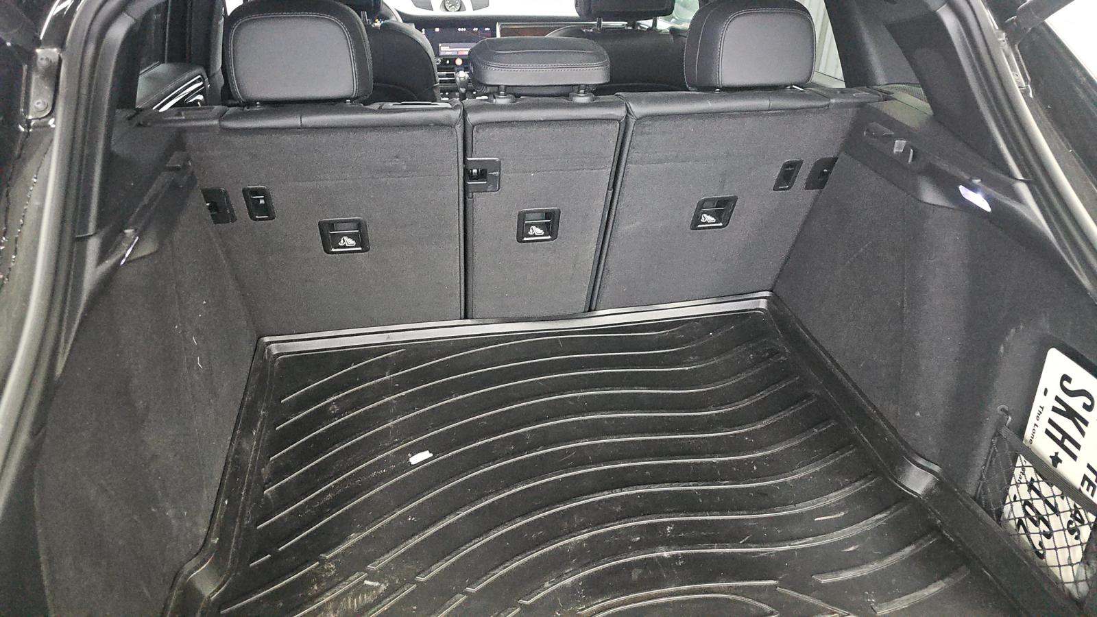 2023 Porsche Macan Base AWD