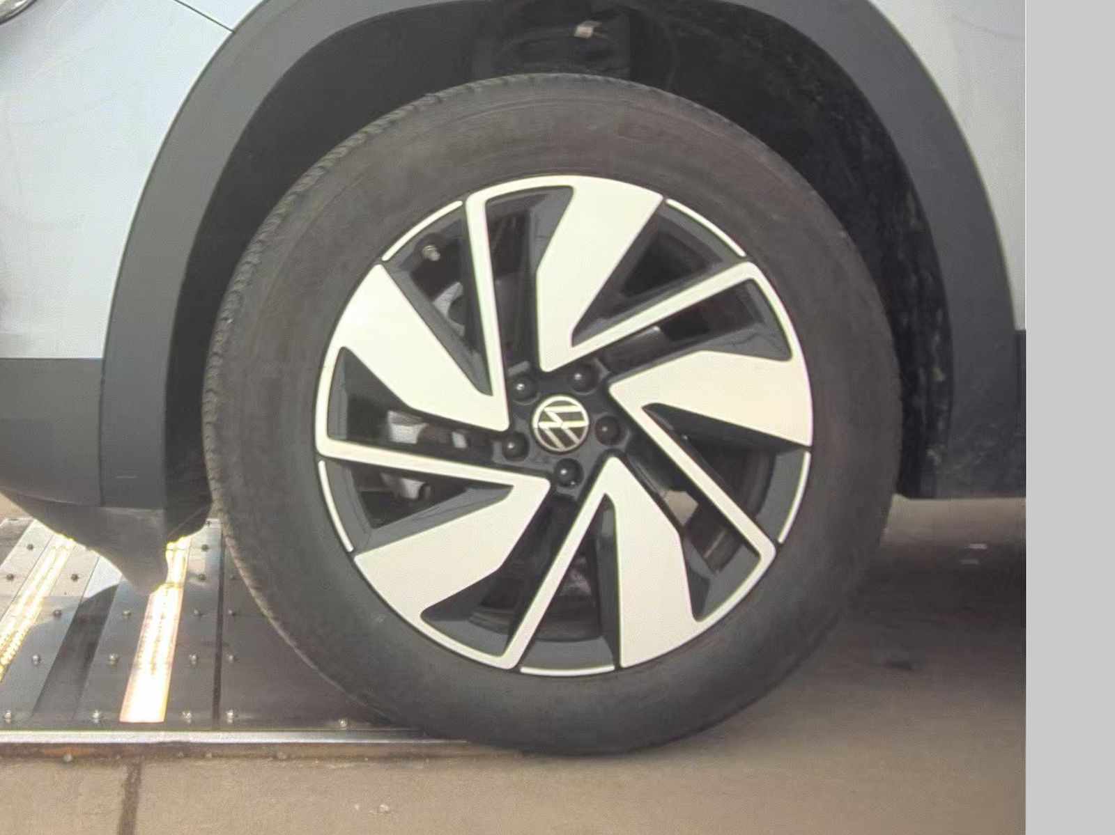 2025 Volkswagen Atlas 2.0T SE AWD