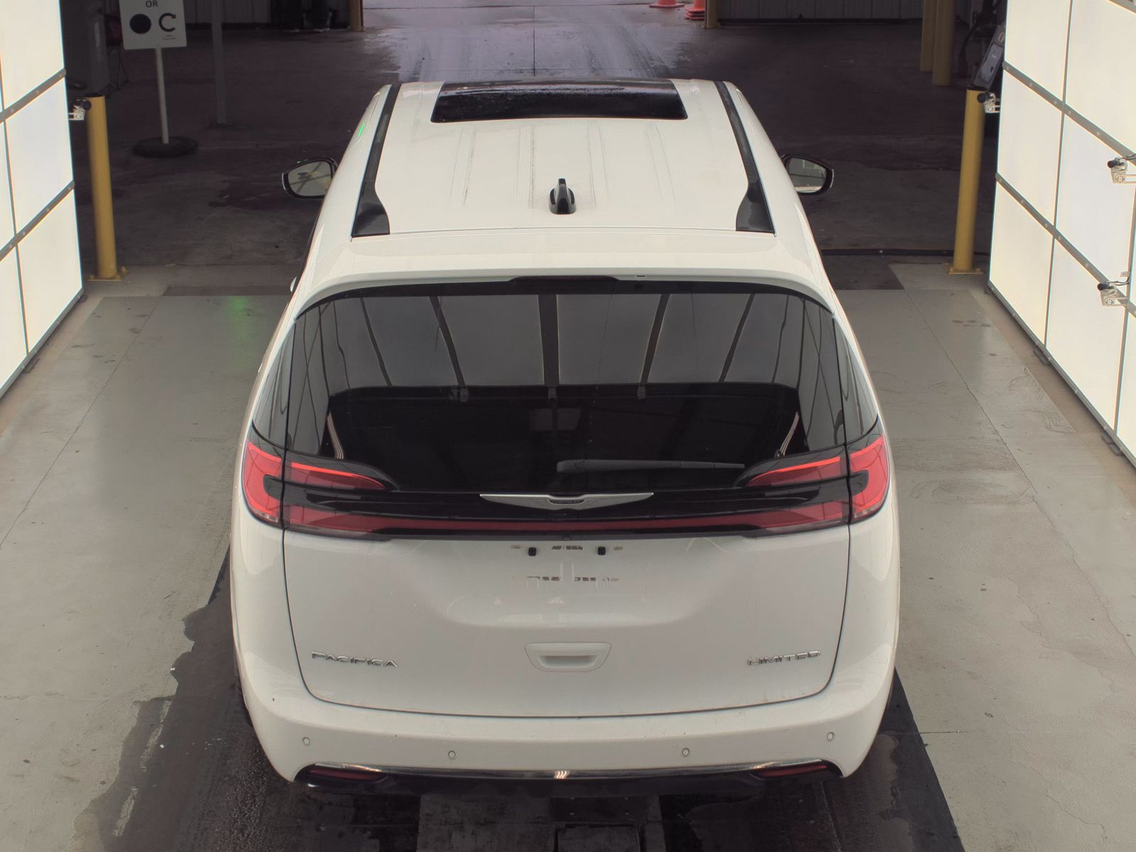 2024 Chrysler Pacifica Limited FWD