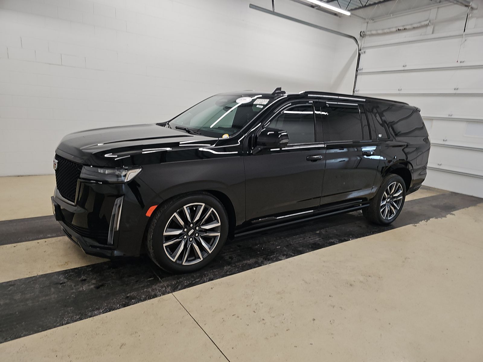 2022 Cadillac Escalade ESV Sport Platinum's photo