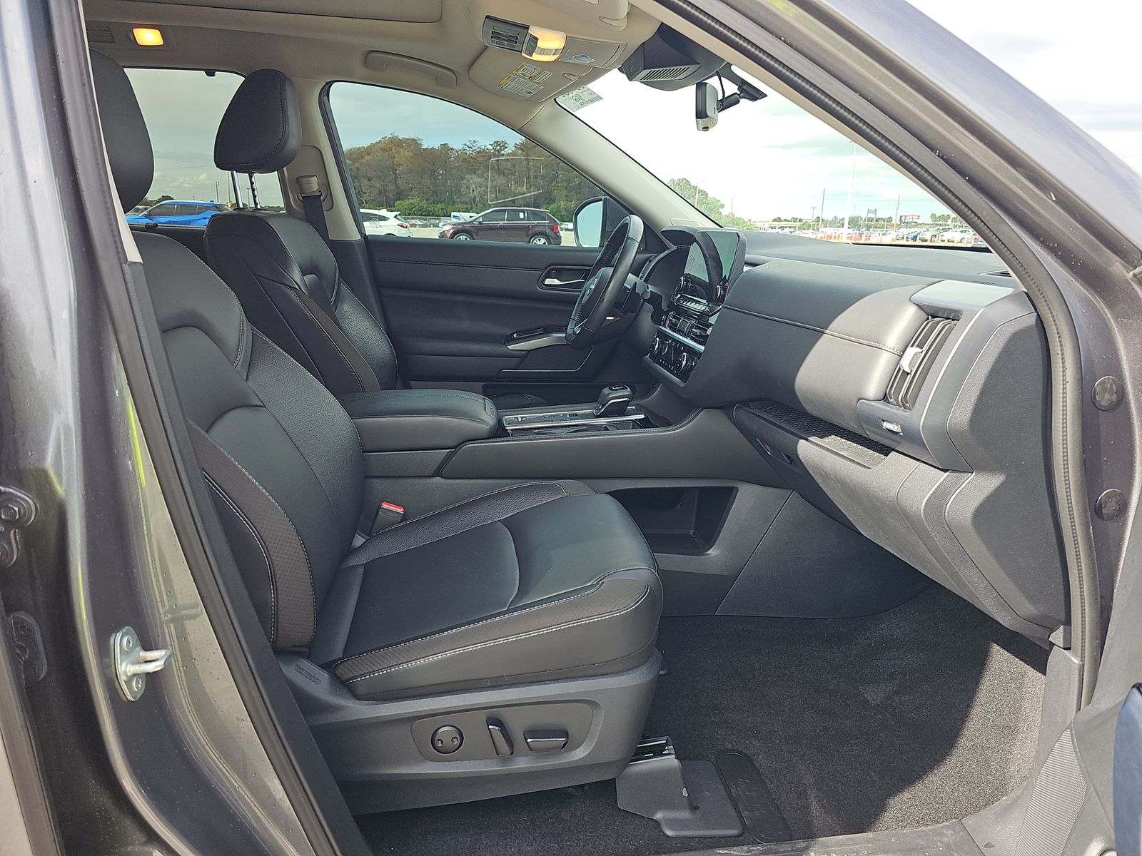 2024 Nissan Pathfinder SL FWD