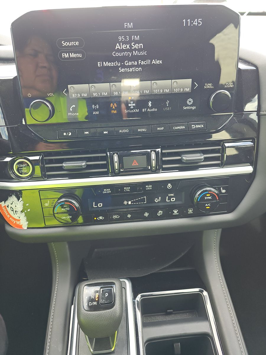 2024 Nissan Pathfinder SL FWD