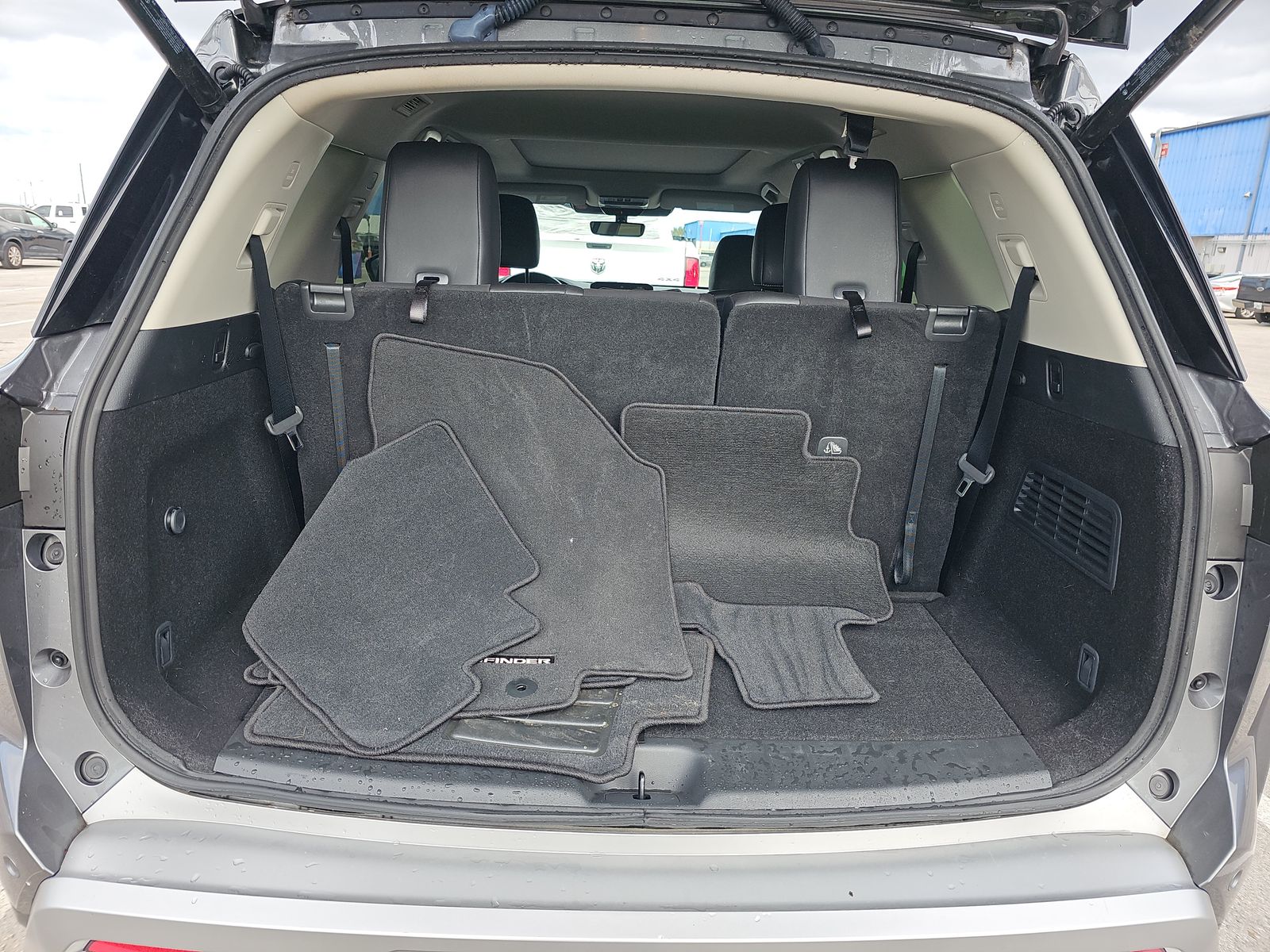 2024 Nissan Pathfinder SL FWD