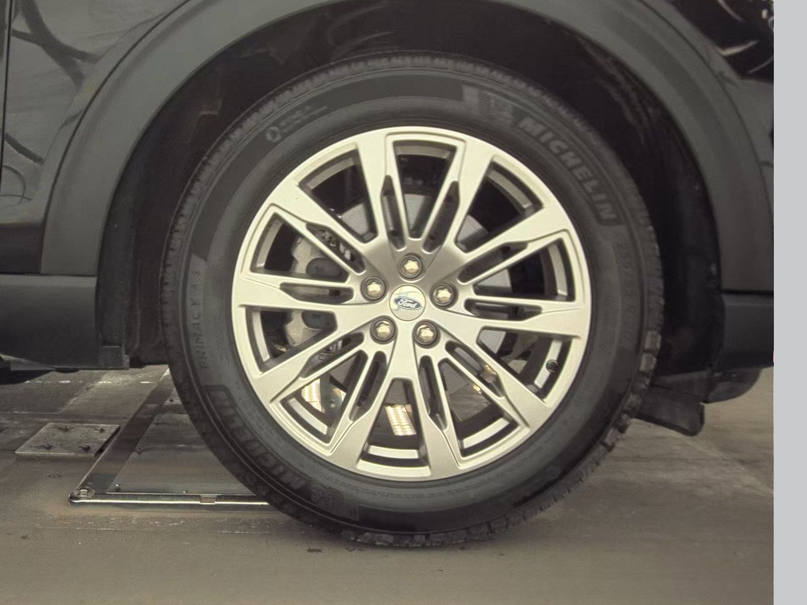 2025 Ford Explorer Platinum RWD