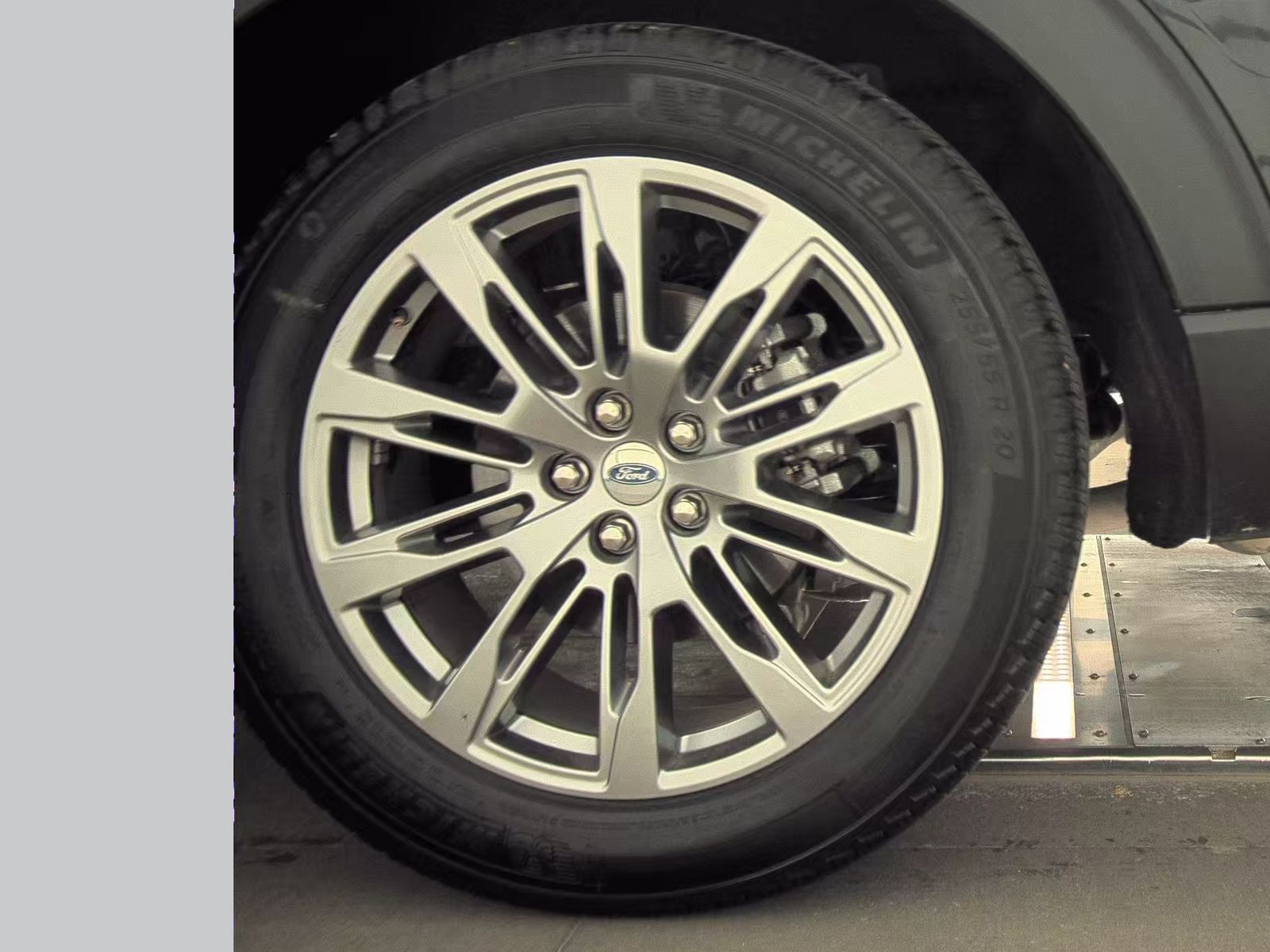 2025 Ford Explorer Platinum RWD