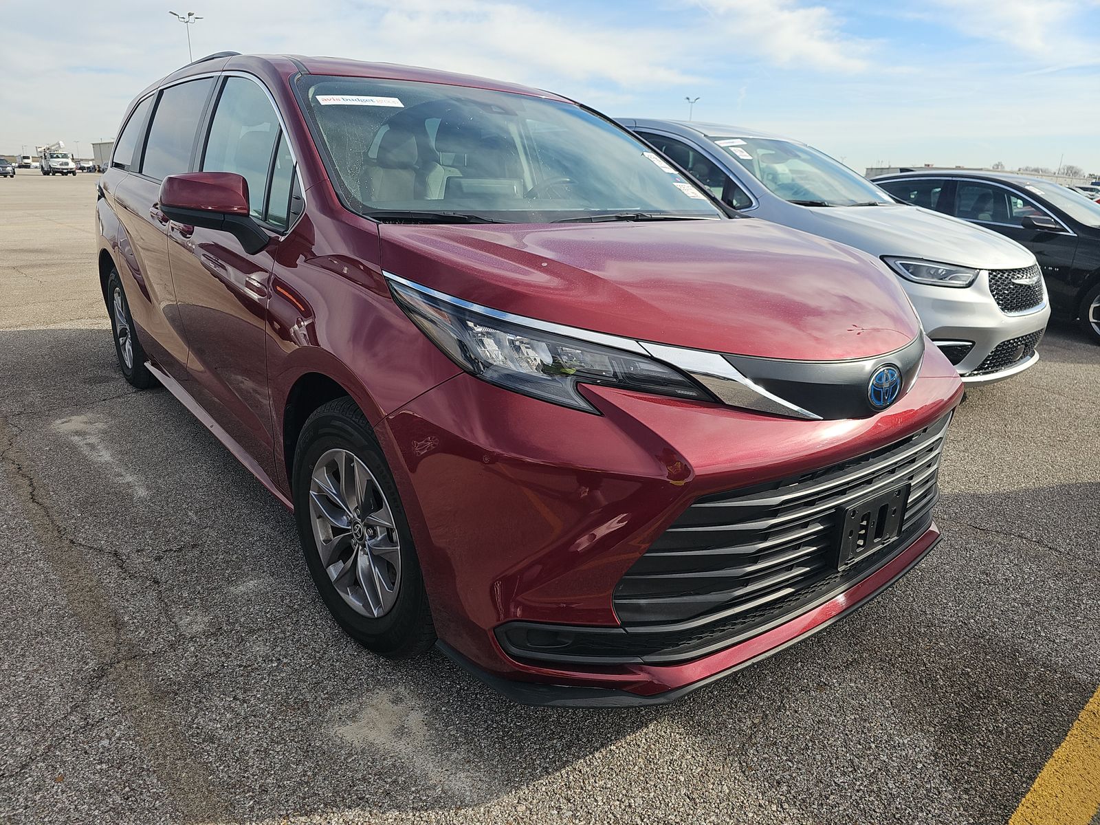 2024 Toyota Sienna LE FWD
