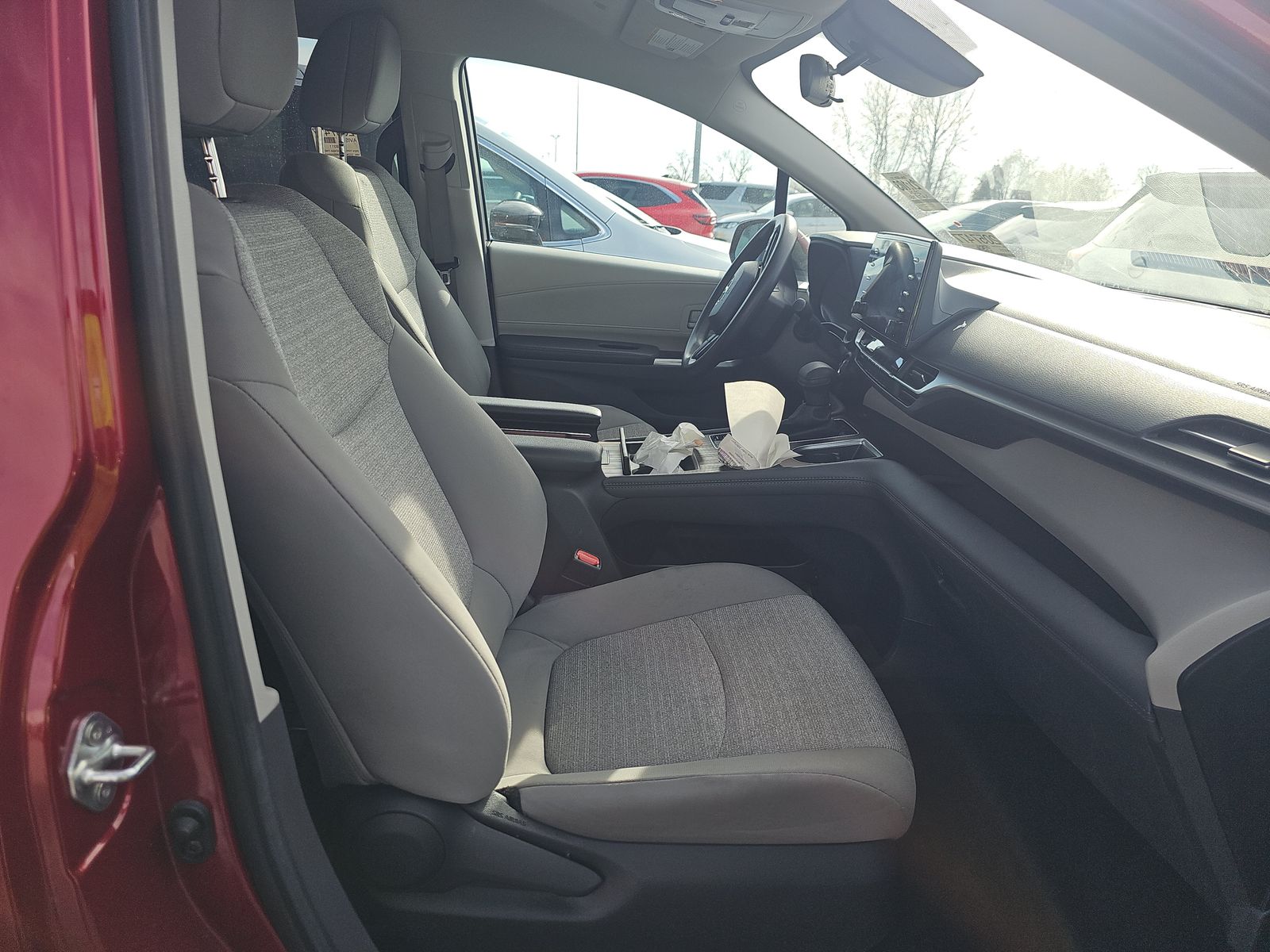 2024 Toyota Sienna LE FWD