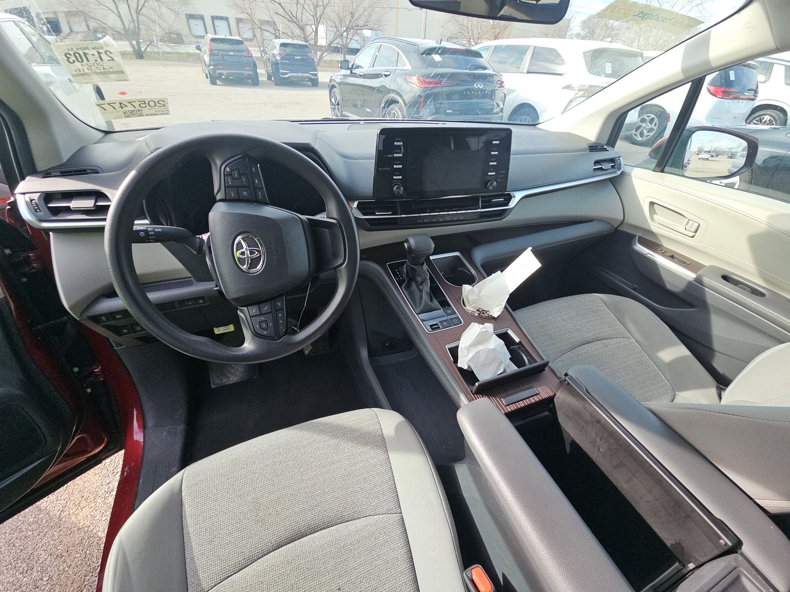 2024 Toyota Sienna LE FWD