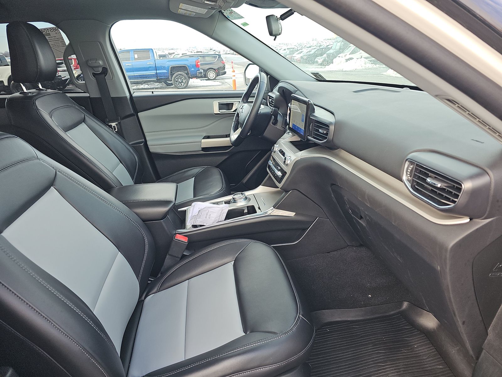 2023 Ford Explorer XLT AWD