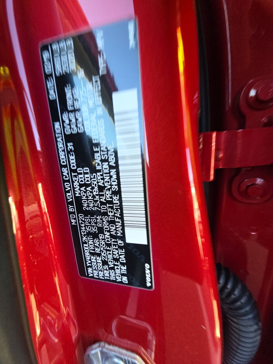 2019 Volvo XC60 Plug-In Hybrid T8 Inscription AWD