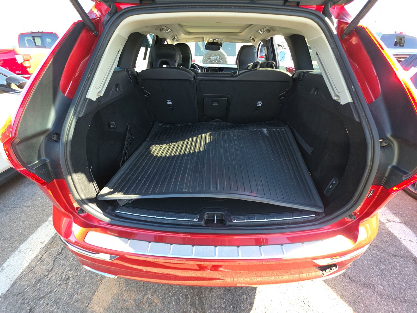 2019 Volvo XC60 Plug-In Hybrid T8 Inscription AWD