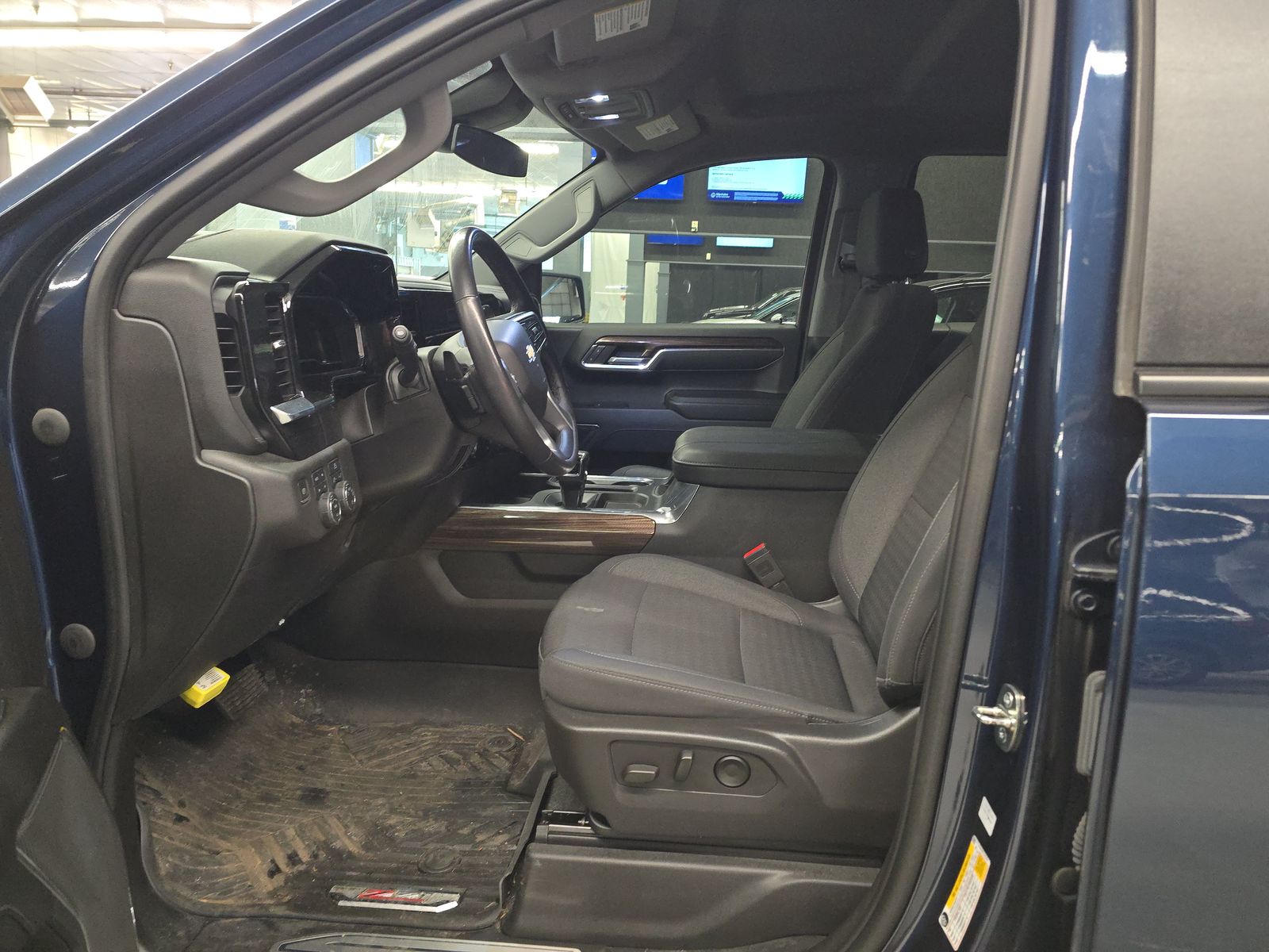 2023 Chevrolet Silverado 1500 LT AWD