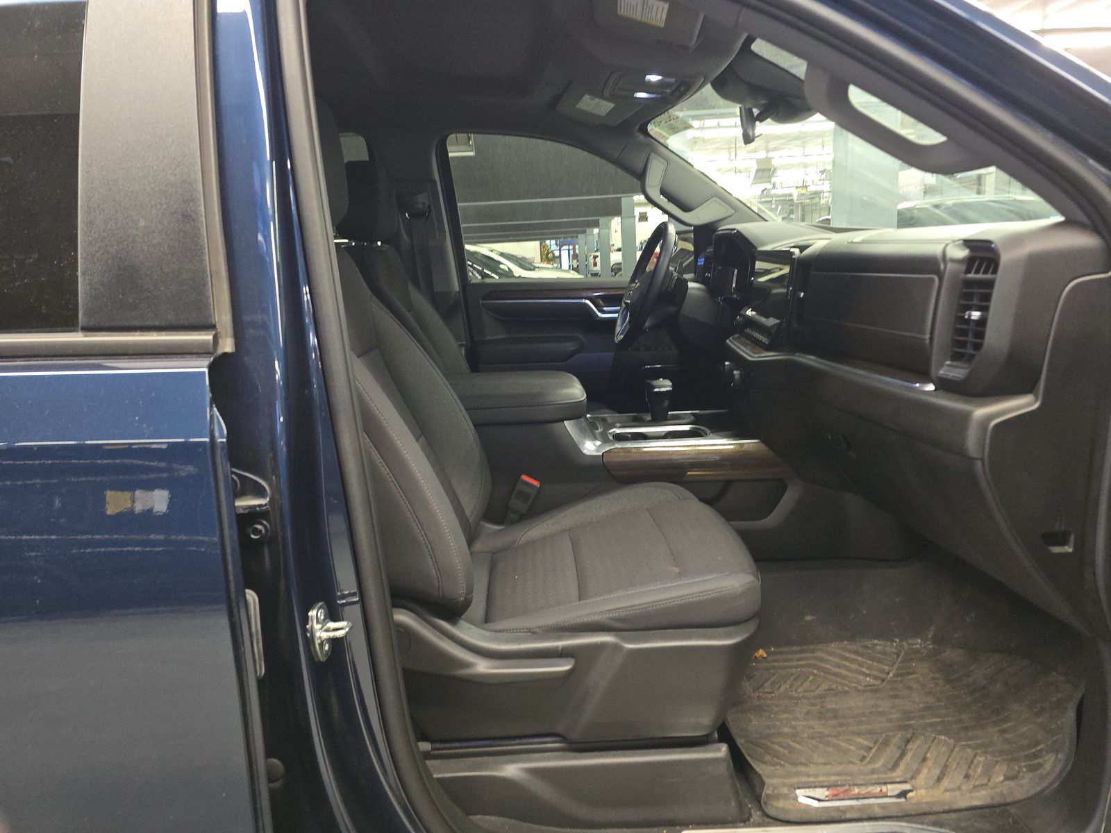 2023 Chevrolet Silverado 1500 LT AWD