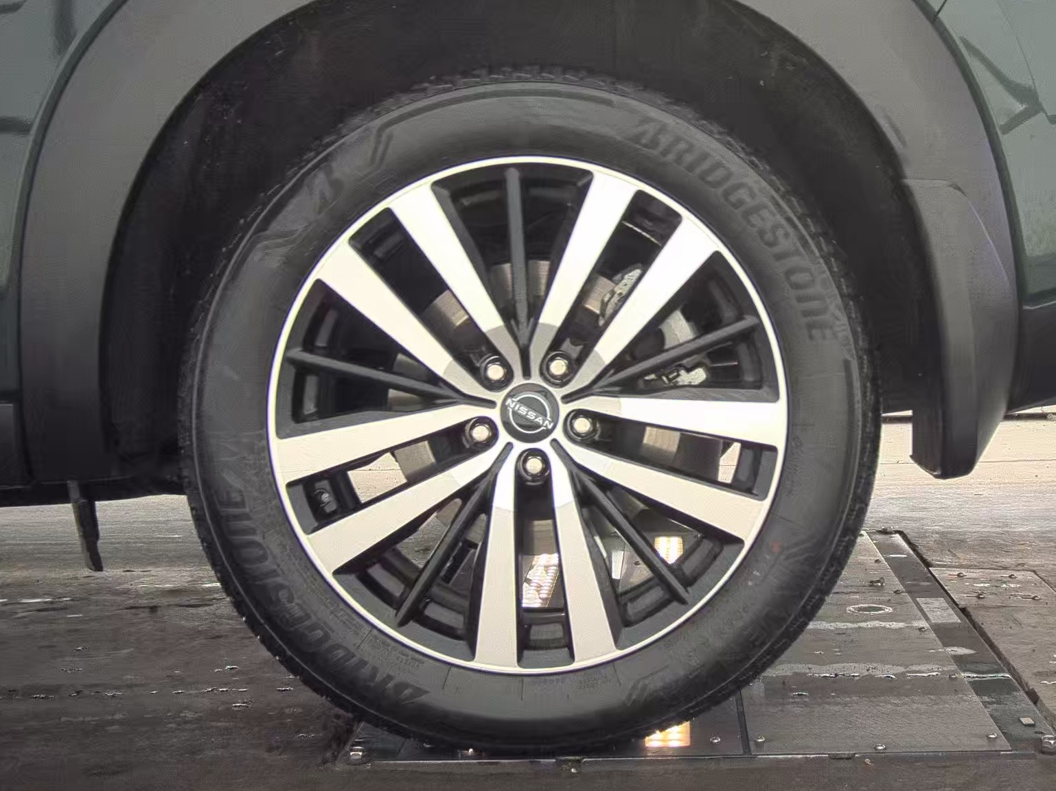 2024 Nissan Pathfinder Platinum FWD