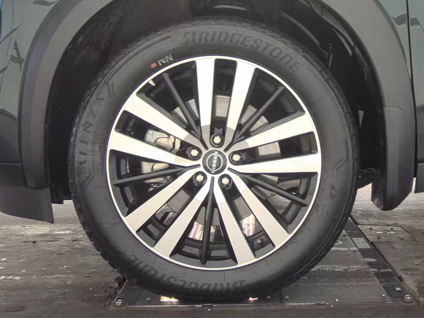 2024 Nissan Pathfinder Platinum FWD