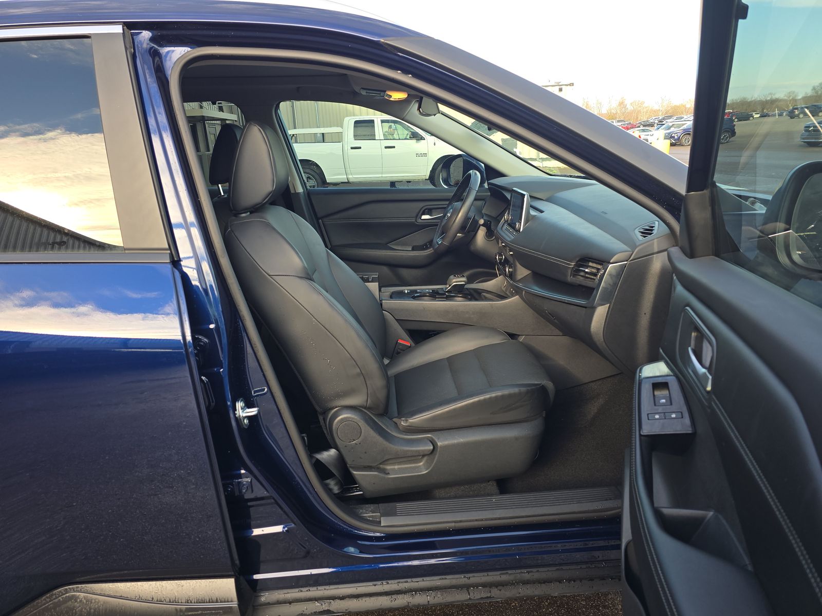 2024 Nissan Rogue SV FWD