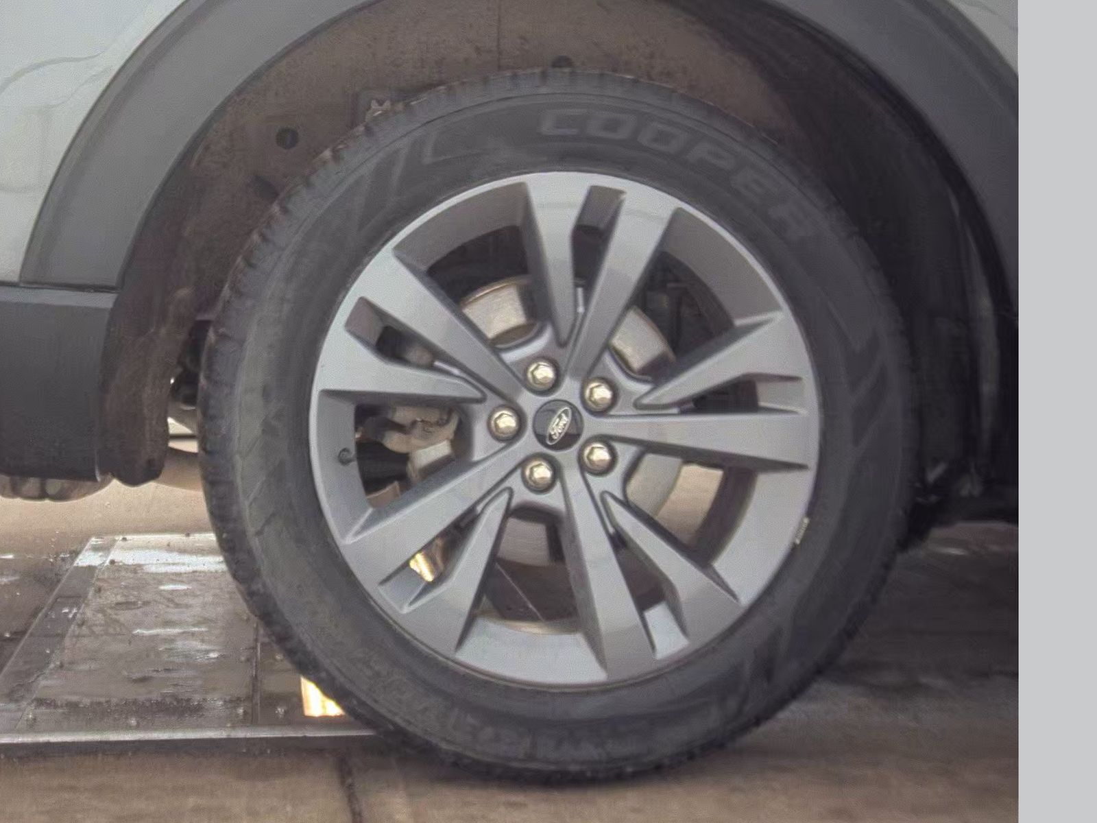 2023 Ford Explorer XLT AWD