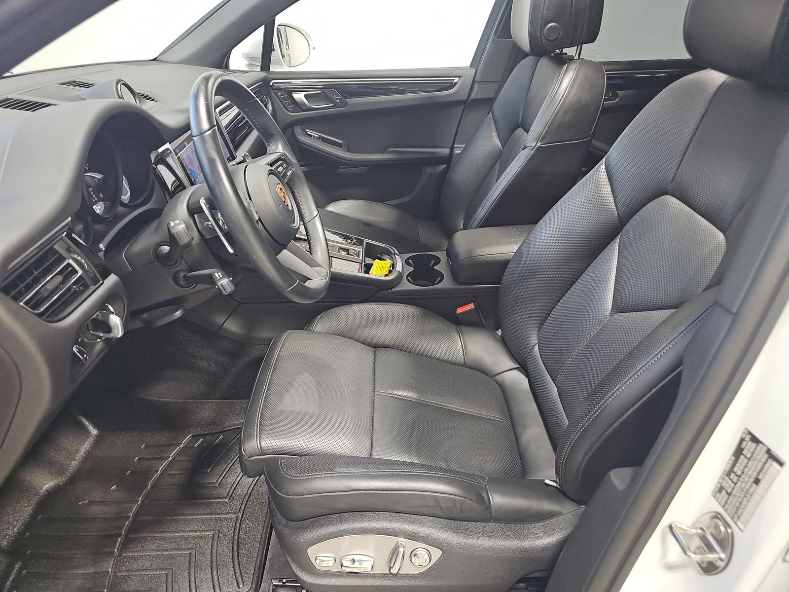 2023 Porsche Macan Base AWD