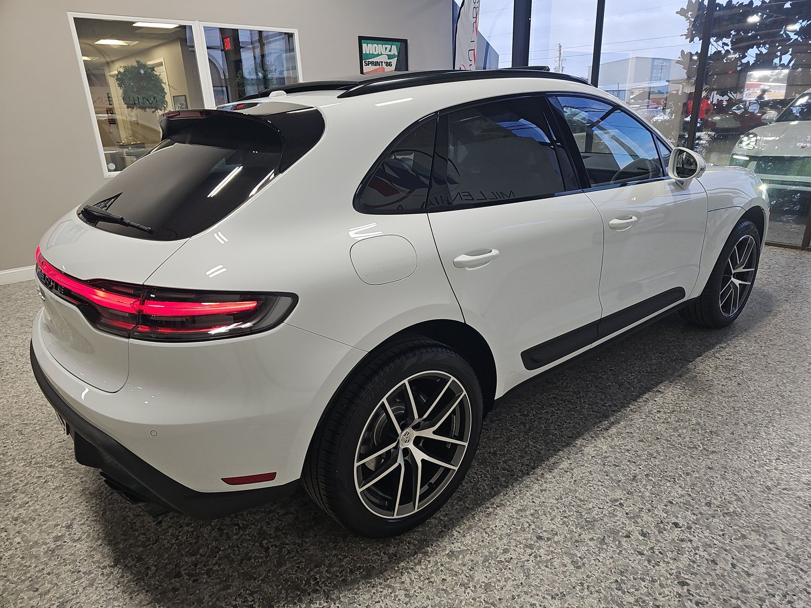 2023 Porsche Macan Base AWD