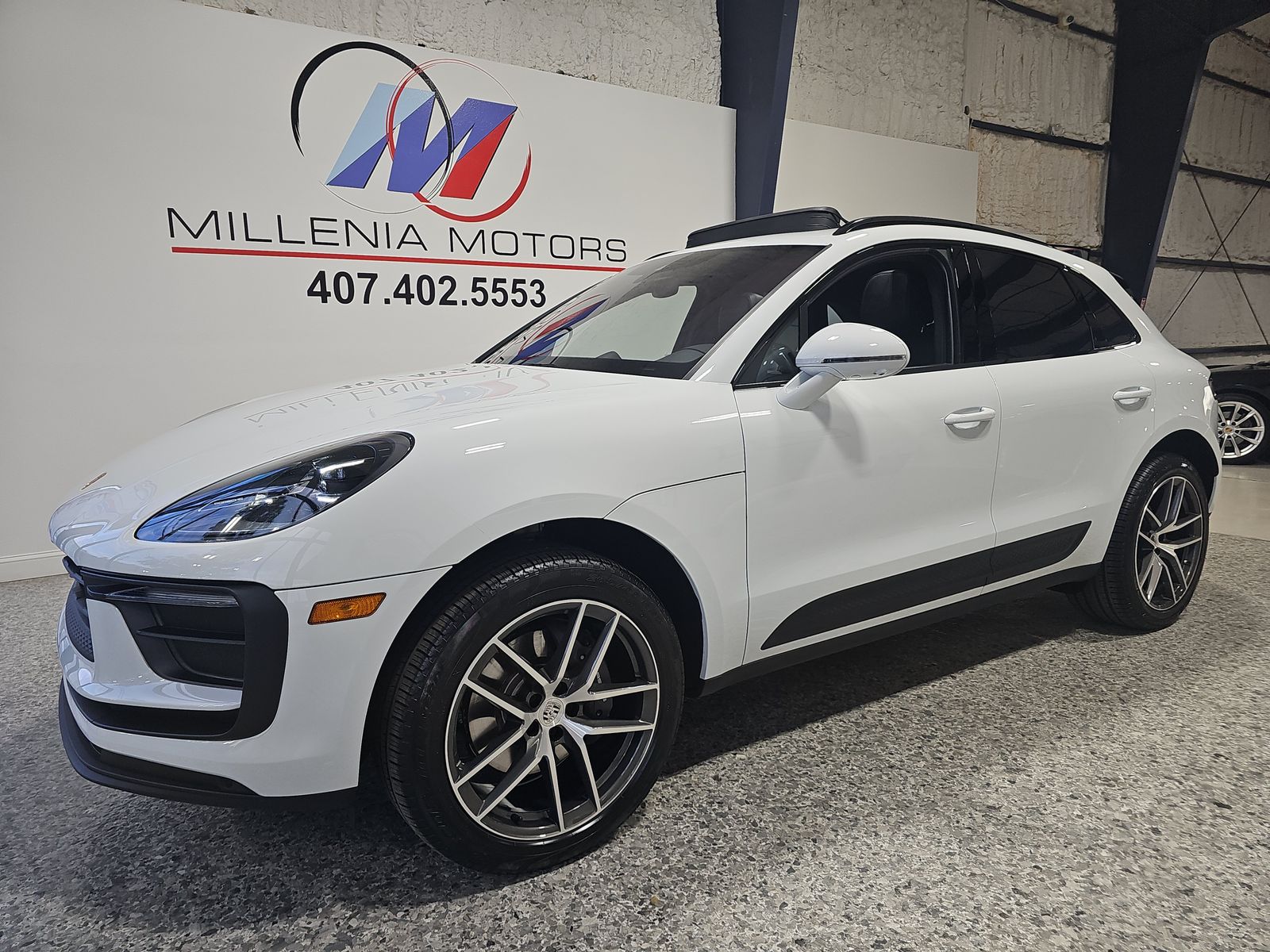 2023 Porsche Macan Base AWD