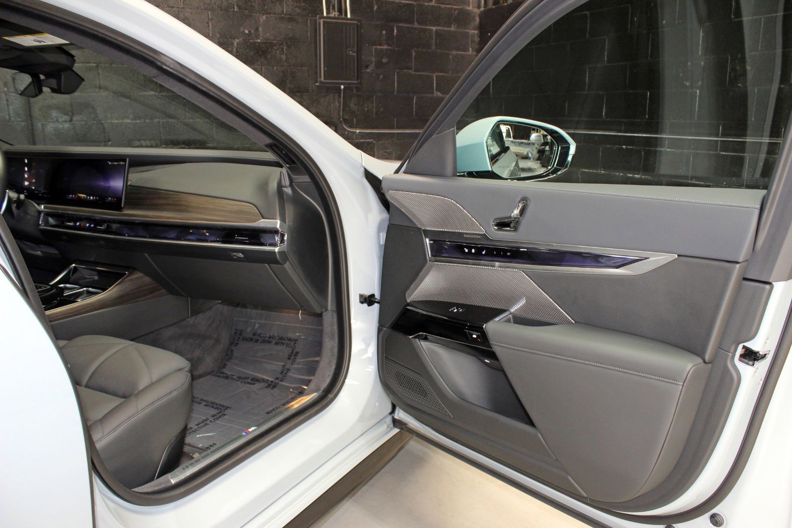 2024 BMW 7 Series 740i RWD