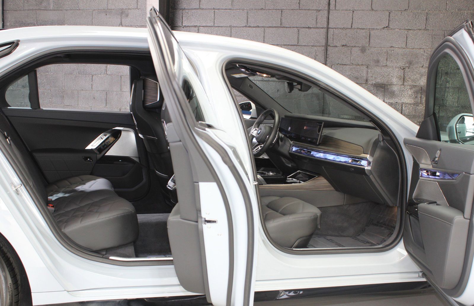 2024 BMW 7 Series 740i RWD