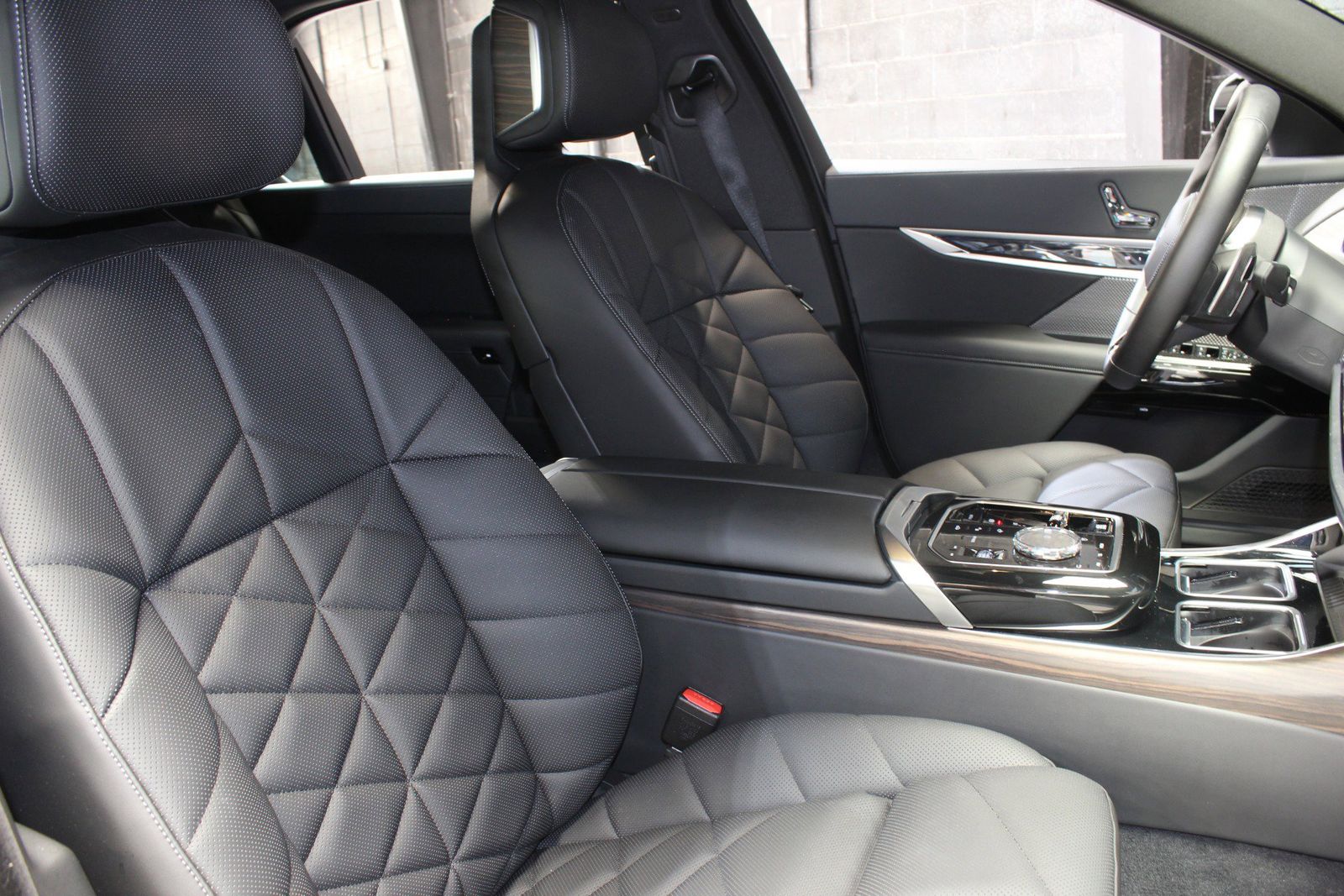 2024 BMW 7 Series 740i RWD