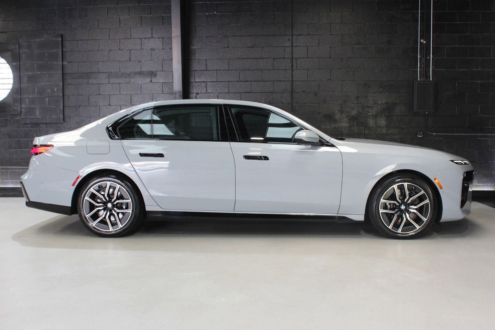 2024 BMW 7 Series 740i RWD