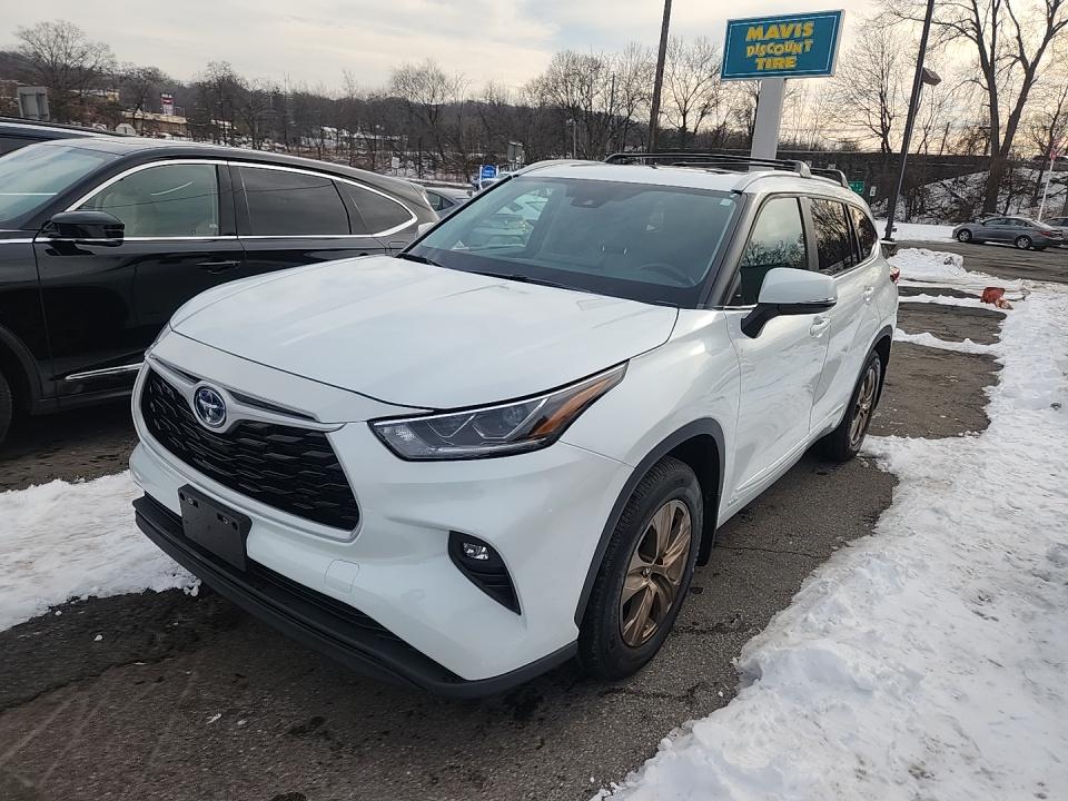 2023 Toyota Highlander Hybrid Bronze Edition AWD